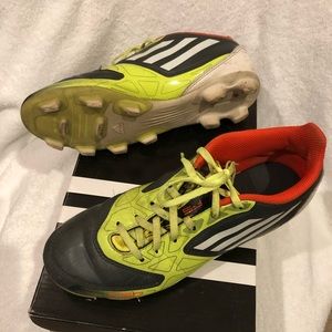 Adidas Girls Soccer Shoes. Size 4